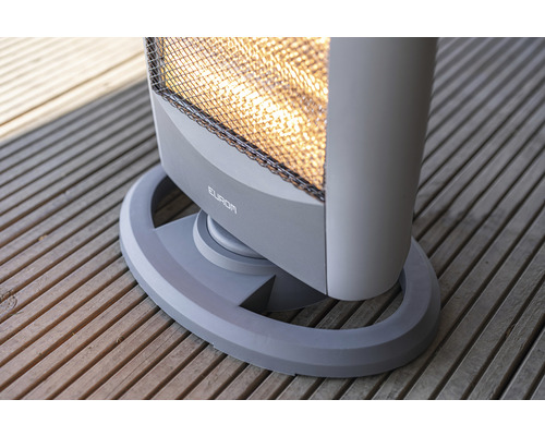 Detailopname van een Eurom terrasverwarmer op een houten terras