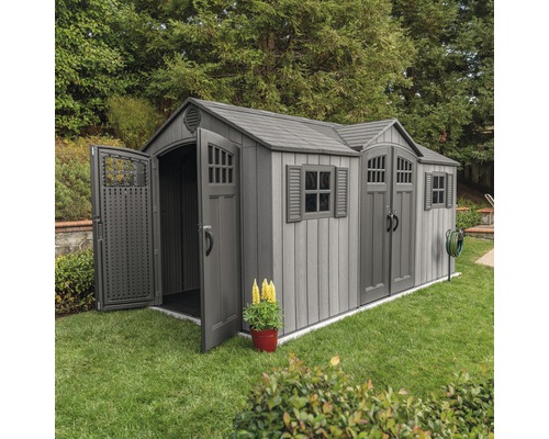 Tuinhuis met dubbele deur en ramen in de tuin