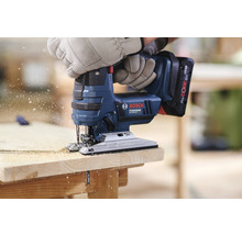 Bosch decoupeerzaag bij het zagen van hout