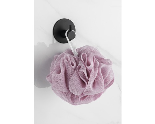 Luffaspons hangt aan een haak