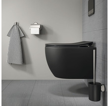 Moderne badkamer met wandcloset, handdoek en toiletpapierhouder