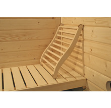 Sauna met houten rugleuning