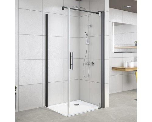 Douchecabine met zwart frame en douchearmatuur in de badkamer