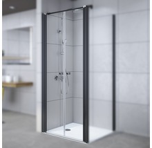 Douchecabine met zwart frame in een badkamer