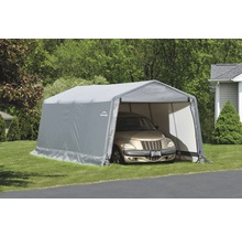 Grijze stoffen carport met een auto erin op een gazon