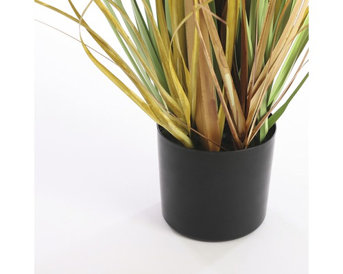 Kunstplant in zwarte pot met gele en groene bladeren