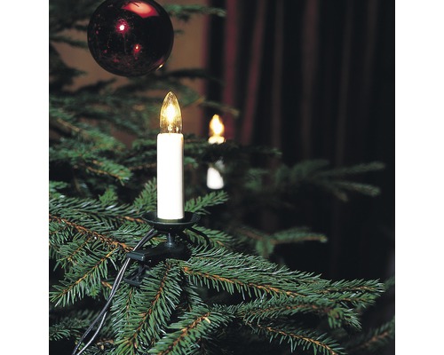 Elektrische kerstboomkaars op een kerstboom