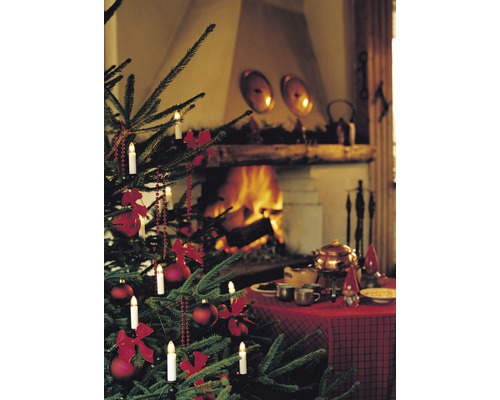 KONSTSMIDE Kerstverlichting LED lichtsnoer boomkaarsen 25 lampjes warmwit 16,8 m Kerstscène met kerstboom, versieringen, verlichting en open haard