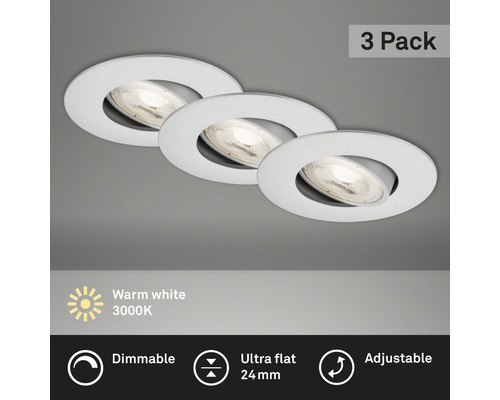 Drie witte, dimbare en verstelbare inbouwspots met een plat ontwerp