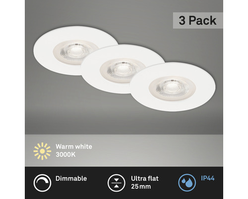 Drie witte, dimbare LED inbouwspots in een 3-pack met beschermingsgraad IP44 en warm wit licht van 3000K