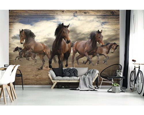 Wanddecoratie met een galopperende paardenkudde in een woonkamer