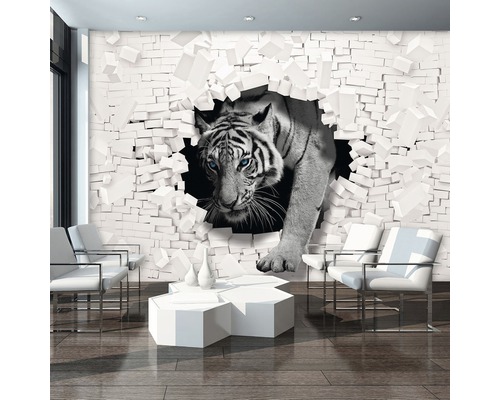 Woonkamer met fotobehang van een tijger die uit een muur komt