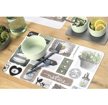 Gedekte tafel met placemat, servies en bestek