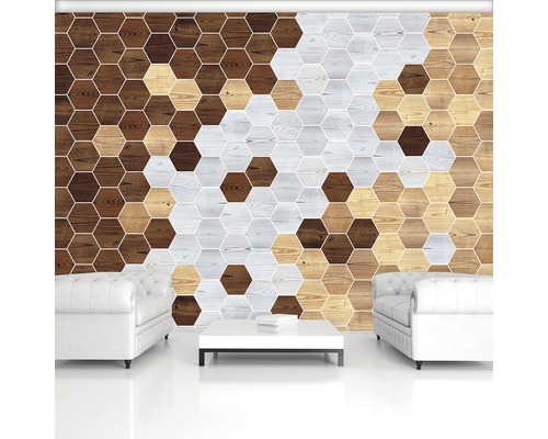 Woonkamer met wanddecoratie in houtlook met zeshoekige patronen