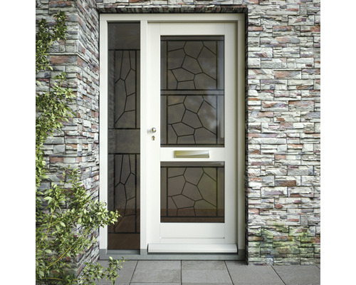 Voordeur met zijpaneel en glas in stenen muur