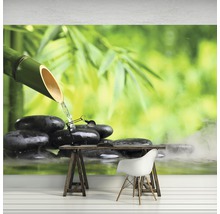 Fotobehang met bamboe, stenen en watermotief in de woonkamer
