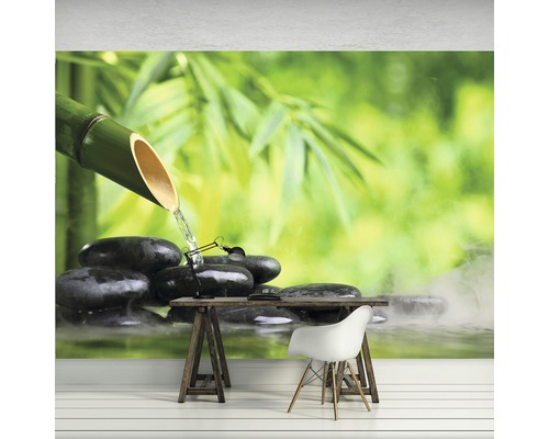 Fotobehang met bamboe, stenen en watermotief in de woonkamer