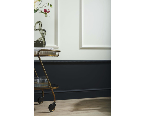 Decoratieve wanddecoratie met wandpanelen en sierlijsten