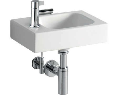 Witte opzetwastafel met chromen kraan en sifon