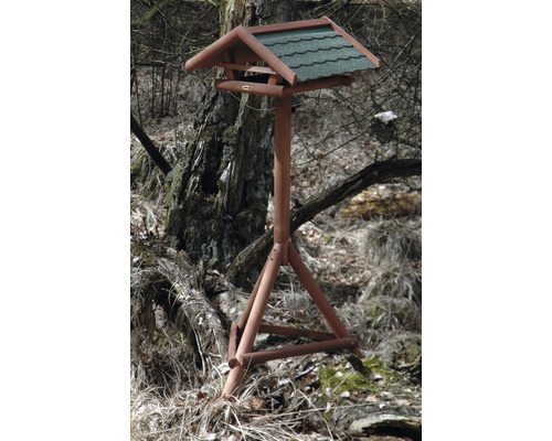 Vogelhuis met standaard in de tuin