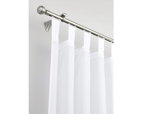 Gordijnroede met witte gordijnen met lussen