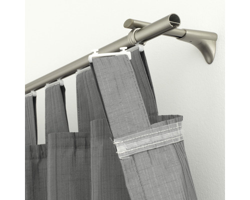 Gordijnroede met grijze gordijnen en ophangsysteem
