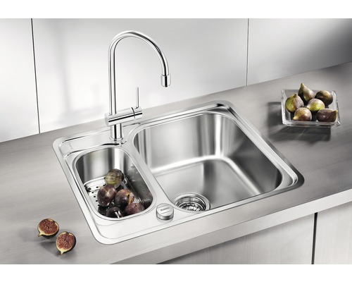 Roestvrijstalen spoelbak met afdruiprek en mengkraan