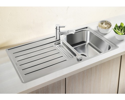 Roestvrijstalen spoelbak met afdruiprek en kraan