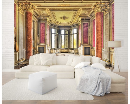 Fotobehang van een elegante, verlaten kamer met zuilen en stucwerkdecoraties