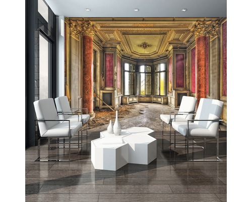 Fotobehang met antiek paleisinterieur, vervallen ruimte met zuilen en ramen