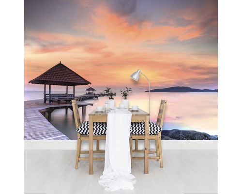 Fotobehang met een zonsondergang boven een pier met een paviljoen