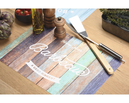 Decoratief placemat met barbecue motief en barbecue bestek