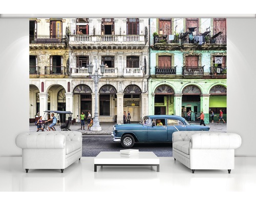 Fotobehang met stadsgezicht, inclusief oldtimer en voorbijgangers