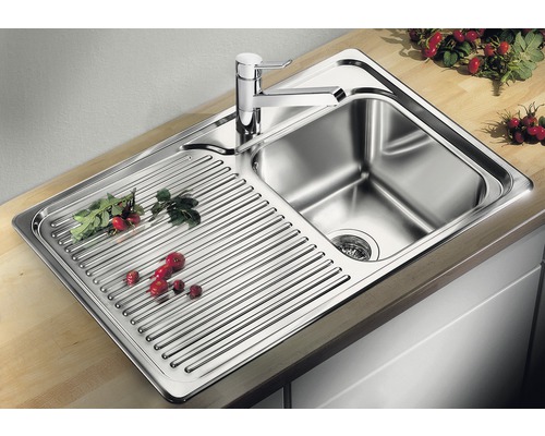 Roestvrijstalen spoelbak met afdruiprek en kraan