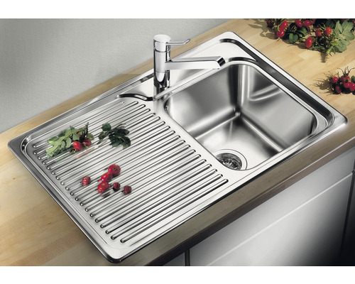 Roestvrijstalen spoelbak met afdruiprek en kraan