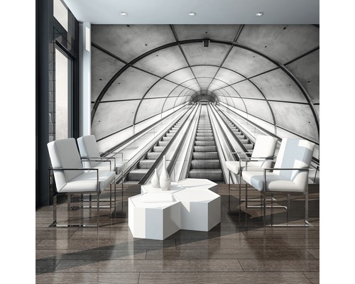 Fotobehang met een zwart-witopname van een roltrap in een metrokokerkamer in een modern ingerichte woonkamer.