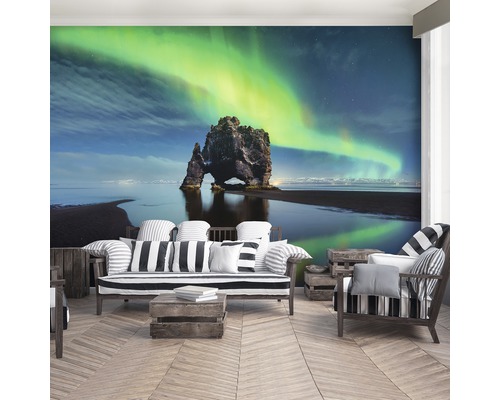 Fotobehang met rotseiland en noorderlicht in een woonkamer