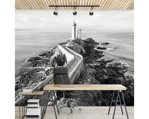 Kantoor met fotobehang van een vuurtoren op een rotsachtig eiland, loopbrug naar het vasteland
