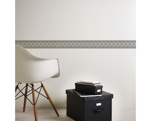 Kamerweergave met rand, stoel en opbergdozen