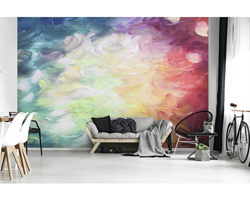 Woonkamer met muurschildering in de stijl van een abstract olieverfschilderij