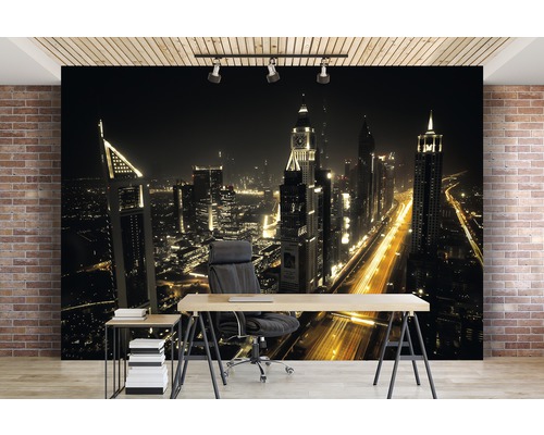 Fotobehang met stadsgezicht bij nacht achter bureau en bureaustoel