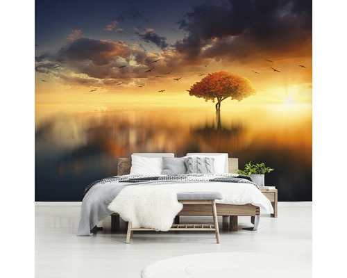 Slaapkamer met fotobehang van boom in meer