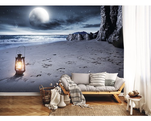 Kamer met fotobehang met een strand ''s nachts met maan en lantaarn