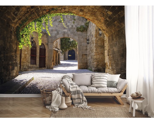 Fotobehang met stenen boogmotief en middeleeuws steegje