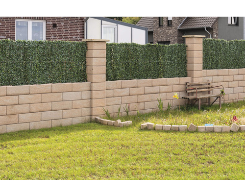 Tuinmuur met schanskorf en zitbank