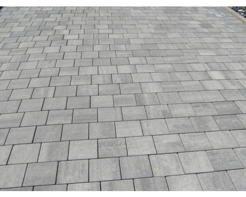 Grijs straatwerk in verband gelegd