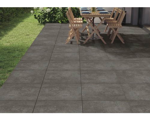 FLAIRSTONE Keramische terrastegel gerectificeerd urban rust, 60 x 60 x 2 cm Terras met grijze tegels en tuinmeubilair