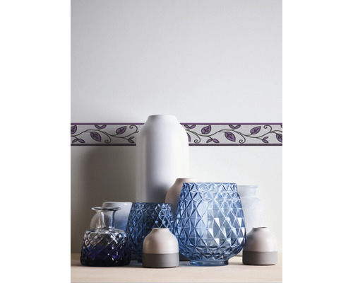Decoratieve rand met bloemmotief en verschillende vazen