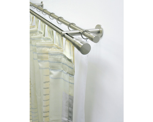 Dubbele metalen gordijnroede met gordijn