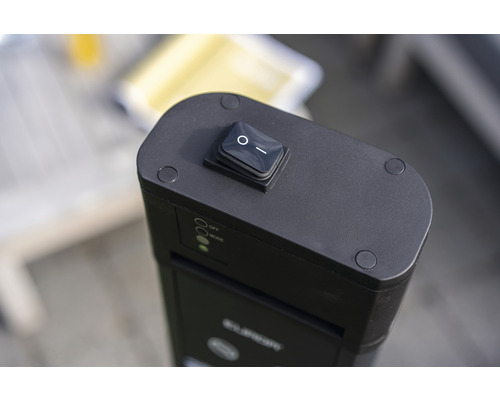 Detailopname van een papiervernietiger met schakelaar en led-indicatoren.